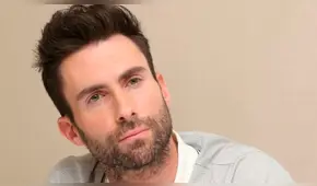 Adam Levine genera rechazo al lucir irreconocible con radical transformación [VIDEO]