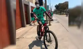 Christian Ramos llegó al entrenamiento de Vallejo en bicicleta Christian Ramos llegó al entrenamiento de Vallejo en bicicleta