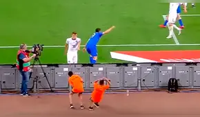 Eurocopa 2020: jugador italiano se frustra y lanza terrible balonazo a niño recogepelotas