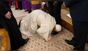 ¿Por qué el papa Francisco besó los pies de los líderes enemigos de Sudán del Sur?