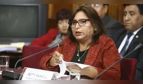 Docente desmiente a Betty Ananculí y aclara que nunca le enseñó