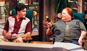 Charlie Sheen lamenta la muerte de Conchata Ferrell: “Una pérdida dolorosa e impactante”