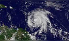 El huracán María ya alcanzó la categoría 5 y ha llegado a Dominica
