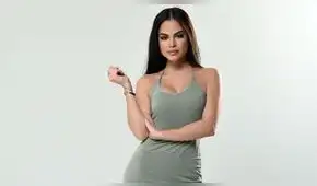 Natti Natasha cautiva con sexy manera de promocionar 'Toca, toca', su reciente single