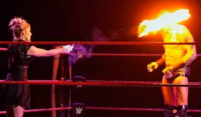 WWE RAW: Randy Orton es quemado por Alexa Bliss en su lucha con Triple H