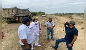 Alcaldes inspeccionan obra de las defensas ribereñas del Bajo Piura 