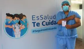 Médicos intensivistas reciben vacuna de Sinopharm en Hospital Sabogal