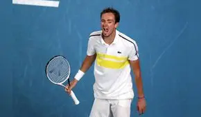 Australian Open: Medvédev supera a Tsitsipás y va por su primer Grand Slam