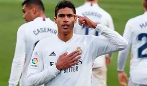Raphael Varane será baja ante Liverpool tras dar positivo en COVID-19
