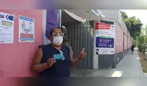 Cachuca, líder de Los Mojarras, asiste a votar tras vencer a la COVID-19