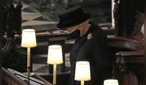 Los dos únicos objetos que la reina Isabel llevó al funeral de su esposo
