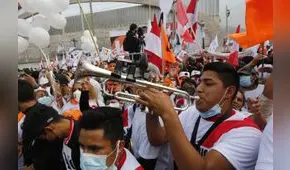 Simpatizantes de Keiko Fujimori aguardan en penal sin respetar distanciamiento