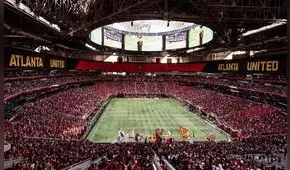 Atlanta United vacuna en el descanso a hinchas en partido 