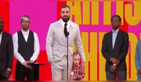 Drake recibe junto con su hijo galardón en los Billboard Music Awards