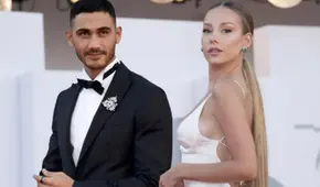 Alejandro Speitzer y Ester Expósito siguen siendo pareja, según hermano del actor