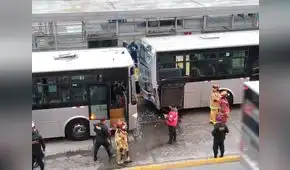 Choque de buses del Metropolitano deja 18 heridos en Miraflores Choque de buses del Metropolitano deja 18 heridos en Miraflores