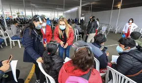 Presidenta de EsSalud supervisó segundo día de la vacunatón en Plaza Norte