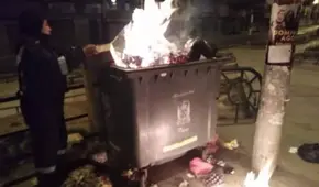 Puno: sujetos queman contenedores y luego se toman selfis