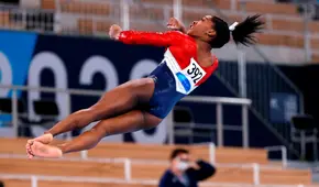 Simone Biles fuera de final por equipos en Tokio 2020 tras posible lesión por mala caída
