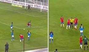 Jugadores de Chile reclaman a Diego Haro un penal no cobrado ante Brasil