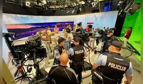 Antivacunas irrumpen en sede de televisión pública e insultan a periodistas en Eslovenia 