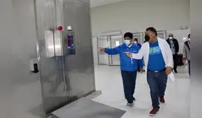 EsSalud: Mario Carhuapoma visita pabellones y almacén de vacunas del hospital Sabogal 