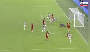 ¡No se puede creer! Nacho Pussetto falla increíble gol sin arquero ante la Roma