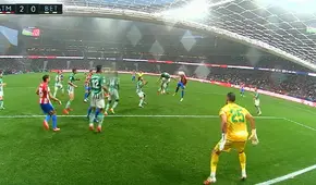 ¿Qué hiciste, Pezzela? Germán cabeceó a propia puerta y anotó el 2-0 del Atlético Madrid