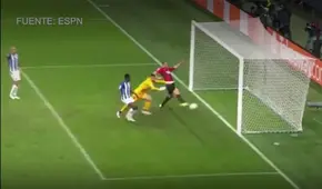 ¡Se la perdió! Zlatan anota el segundo del Milan, pero tanto es anulado