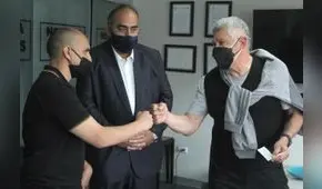 ¡Era hoy, Ramón! EmbajadUr paga deuda a Quiroga y ‘Pajita’ Ccoscco