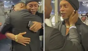 El emotivo encuentro ente Ronaldinho y Eto’o en un evento en Qatar: “Estás viejo, eh”