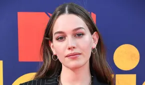 You: Victoria Pedretti habló sobre la dificultad médica a la que se enfrenta desde su niñez