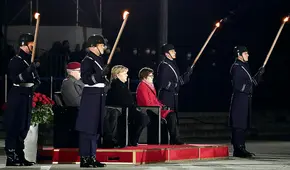 Alemania: inusual despedida militar a Angela Merkel con música de Nina Hagen