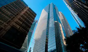 La Torre de Cristal, el rascacielos de los “millonarios” que se inclina más cada año La Torre de Cristal, el rascacielos de los “millonarios” que se inclina más cada año