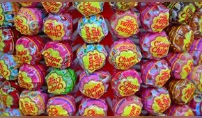 Chupa Chups: ¿cómo se creó en una hora el logo de los caramelos más populares de España?