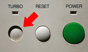 ¿Por qué las computadoras de antes tenían botón turbo y ahora ya no?