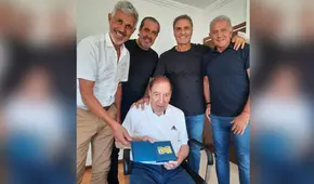 Conmebol homenajeó a Carlos Bilardo con entrega de Licencia Honorífica de Entrenador