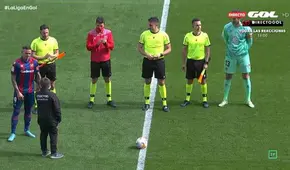 ¡Conmovedor! Niño ucraniano refugiado en España dio saque de honor en partido de LaLiga