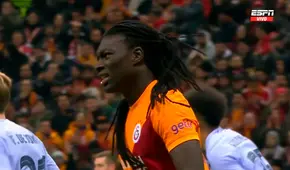 ¡Se salvó el Barza! Jordi Alba frustró un posible golazo de Gomis