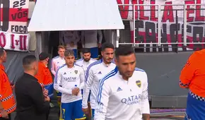 Boca Juniors sale al campo del Monumental para el calentamiento y recibe fuertes pifias