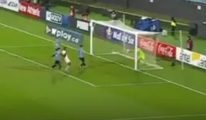 El increíble ‘gol’ que no le cobraron a Perú pese a que el balón entró a la portería