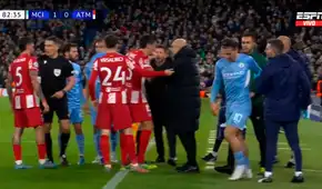 Se caldearon los ánimos: El pelotazo de Correa sobre Grealish que desató la furia de Guardiola