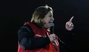Manifestantes agredieron con botellas a Lourdes Flores Nano durante marcha contra Pedro Castillo