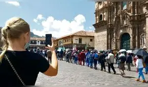 Marchas y odisea de turistas en segundo día del paro en Cusco