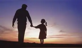 Joven descubre que hombre que la crio no es su verdadero padre después de muchos años Joven descubre que hombre que la crio no es su verdadero padre después de muchos años