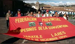 Cocaleros de Cusco arremeten contra el congresista Guillermo Bermejo