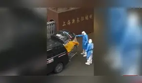 Miedo en Shanghái por COVID-19: anciano es llevado a la morgue en una bolsa mientras aún estaba vivo