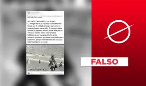 No, esta fotografía de un burro siendo cargado por un militar no corresponde a la Segunda Guerra Mundial
