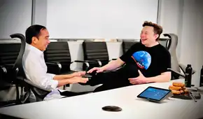 Elon Musk utiliza pieza de su nave espacial Starship como plato para sus bocaditos