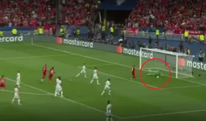 ¡Imbatible! Diogo Jota aprovechó un rebote del remate de Salah, pero Courtois lo despejó